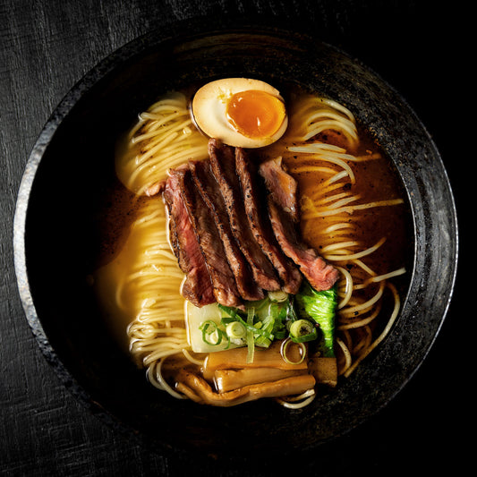 Shoyu Ramen - Entrecôte de bœuf - Saveur d'ail noir