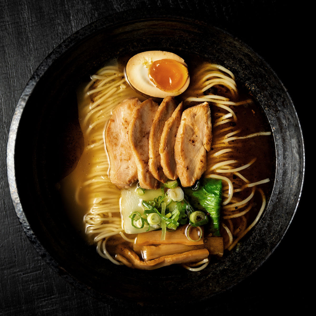 *Shoyu Ramen - Poulet braisé - Saveur d'ail noir